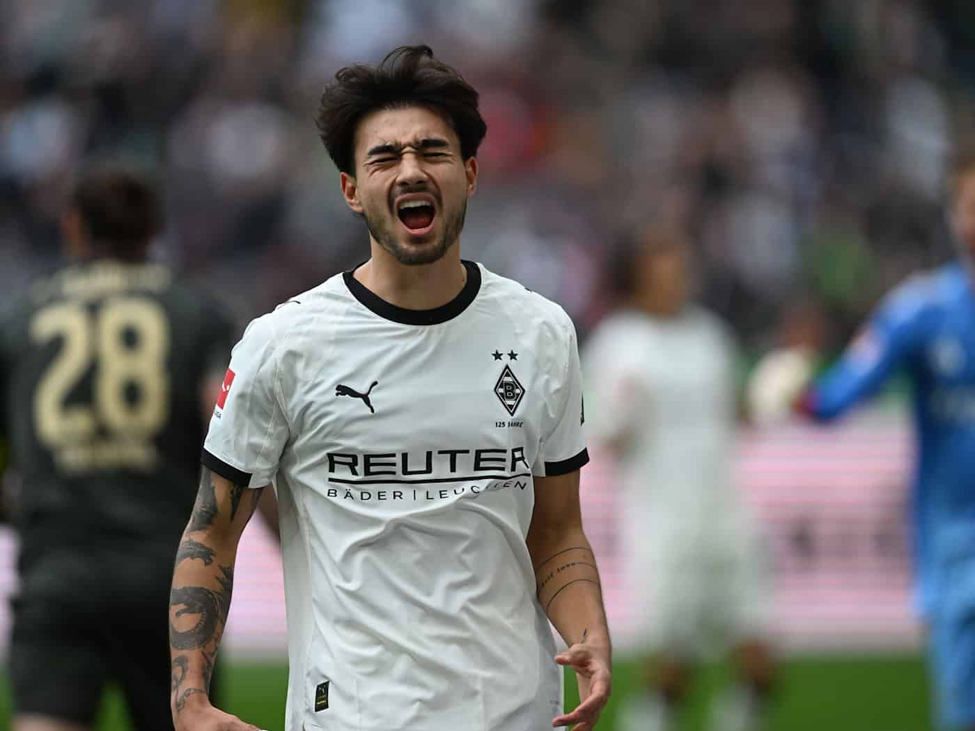 Auch Gladbachs Castrop traf das Tor nicht. / Foto: Fabian Strauch/dpa