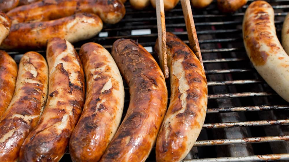 Bei einer Protestveranstaltung am 14. Februar gegen die Schließung des Eberswalder Wurstwerks soll auch gegrillt werden. (Symbolbild) / Foto: Patrick Pleul/dpa