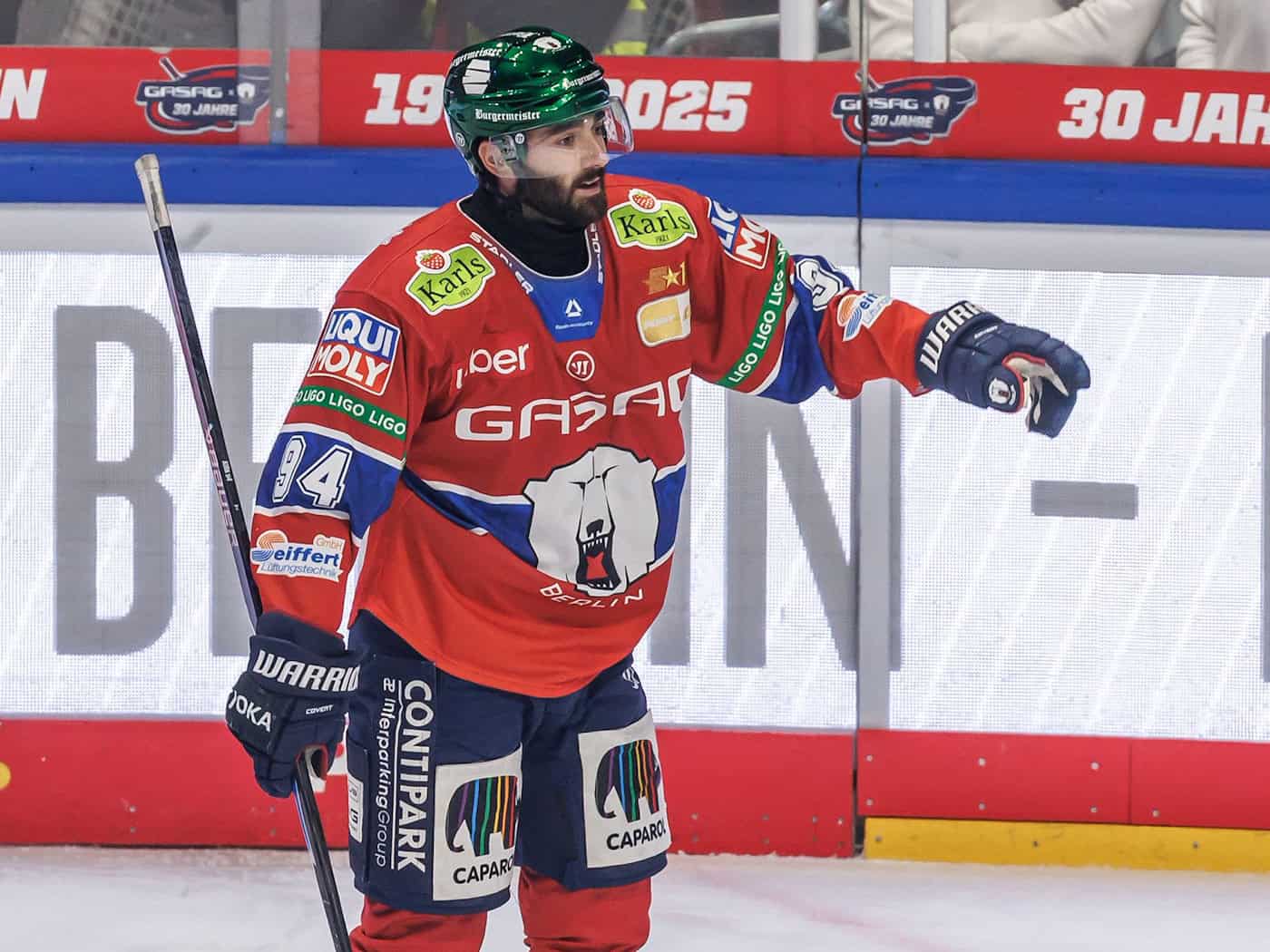 Angreifer Liam Kirk erzielte beim Heimsieg der Eisbären Berlin gegen die Iserlohn Roosters das 2:1. (Archivbild) / Foto: Andreas Gora/dpa
