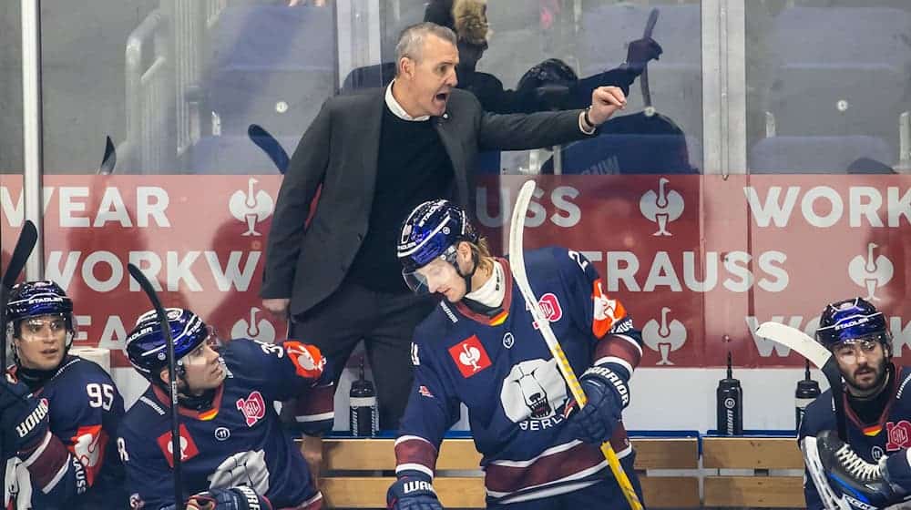Trainer Serge Aubin und die Eisbären Berlin müssen in der DEL um die direkte Viertelfinal-Qualifikation kämpfen. / Foto: Andreas Gora/dpa