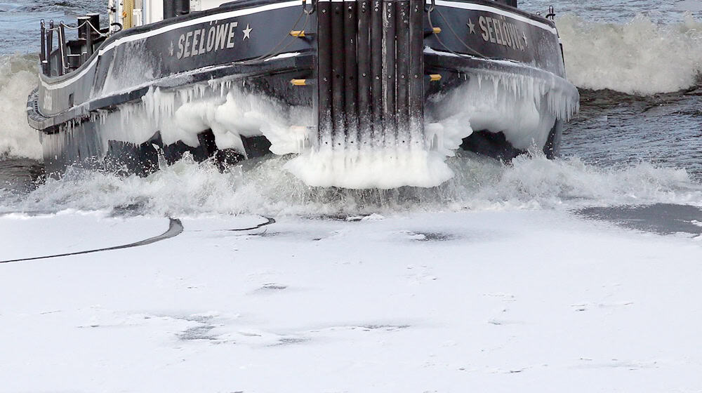 Der Eisbrecher «Seelöwe» ist derzeit auf der Unteren Havel-Wasserstraße und dem Teltowkanal unterwegs. (Archivbild) / Foto: Wolfgang Kumm/dpa