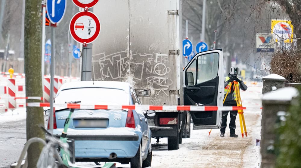 Am Tatort in Berlin-Weißensee wurden am Tag der tödlichen Schüsse Spuren gesichert.  / Foto: Fabian Sommer/dpa