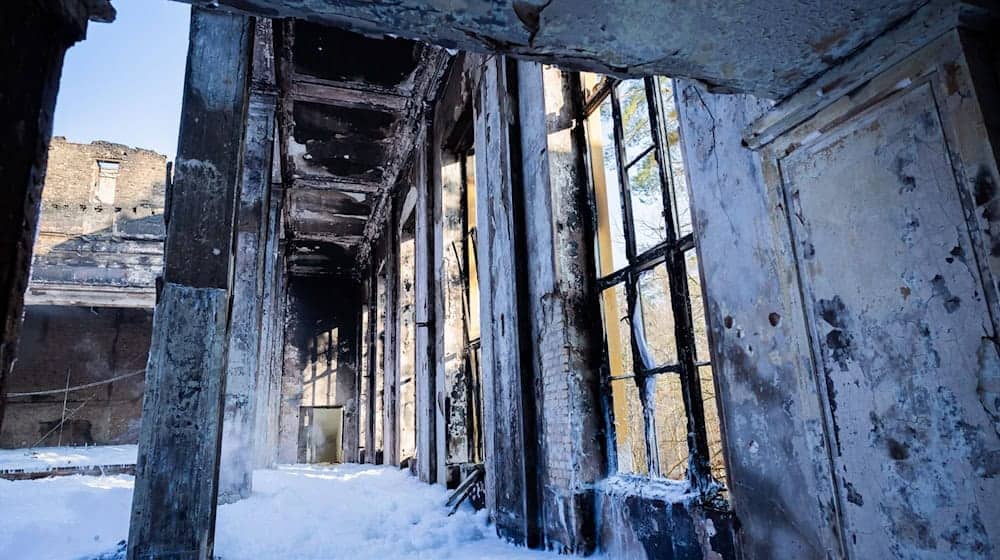 Auf dem Bogensee-Areal in Wandlitz wurde ein Gebäude durch ein Feuer zerstört. Es gehörte zu DDR-Zeiten zur ehemaligen Hochschule der Freien Deutschen Jugend (FDJ). (Archivbild) / Foto: Christoph Soeder/dpa