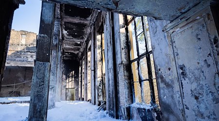 Auf dem Bogensee-Areal in Wandlitz wurde ein Gebäude durch ein Feuer zerstört. Es gehörte zu DDR-Zeiten zur ehemaligen Hochschule der Freien Deutschen Jugend (FDJ). (Archivbild) / Foto: Christoph Soeder/dpa