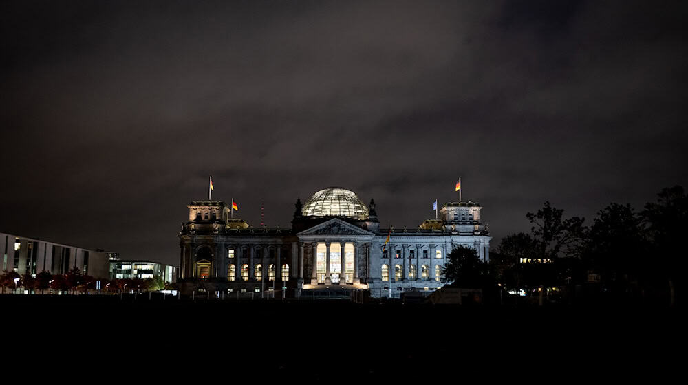 Im Reichstagsgebäude läuft ein Feuerwehreinsatz / Foto: Fabian Sommer/dpa