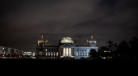 Im Reichstagsgebäude läuft ein Feuerwehreinsatz / Foto: Fabian Sommer/dpa