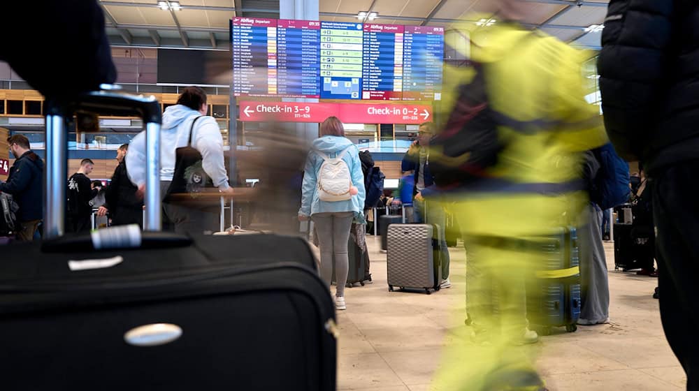 Der Flughafen BER hat seinen Betrieb vorübergehend eingestellt.  / Foto: Michael Ukas/dpa