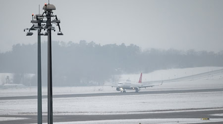 Am BER können derzeit keine Flugzeuge starten. (Symbolbild) / Foto: Christophe Gateau/dpa