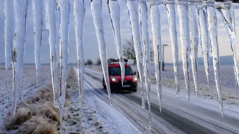 In der Nacht zum Mittwoch und am Mittwoch erwartet der DWD Schnee. Auch gefrierender Sprühregen ist möglich. / Foto: Patrick Pleul/dpa