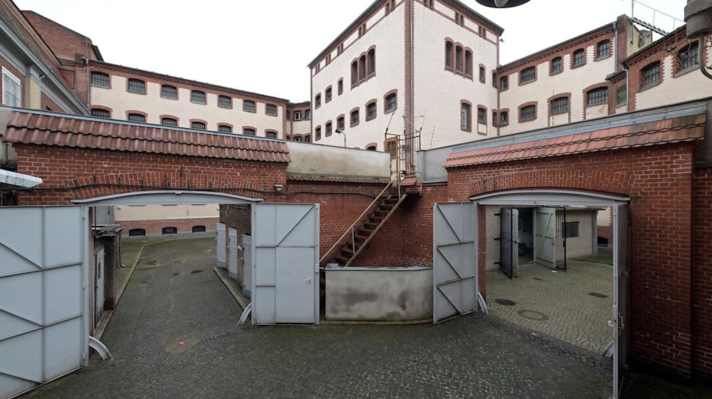 Die Gedenkstätte Lindenstraße liegt mitten in der Potsdamer Innenstadt. (Archivbild) / Foto: Michael Bahlo/dpa