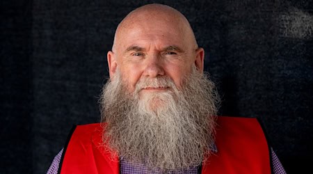 Der Landesvorsitzende der Gewerkschaft Erziehung und Wissenschaft Brandenburg (GEW), Günther Fuchs, rechnet schon bald mit Klagen von Lehrern gegen die Unterrichtsmehrstunde pro Woche (Archivbild).  / Foto: Soeren Stache/dpa