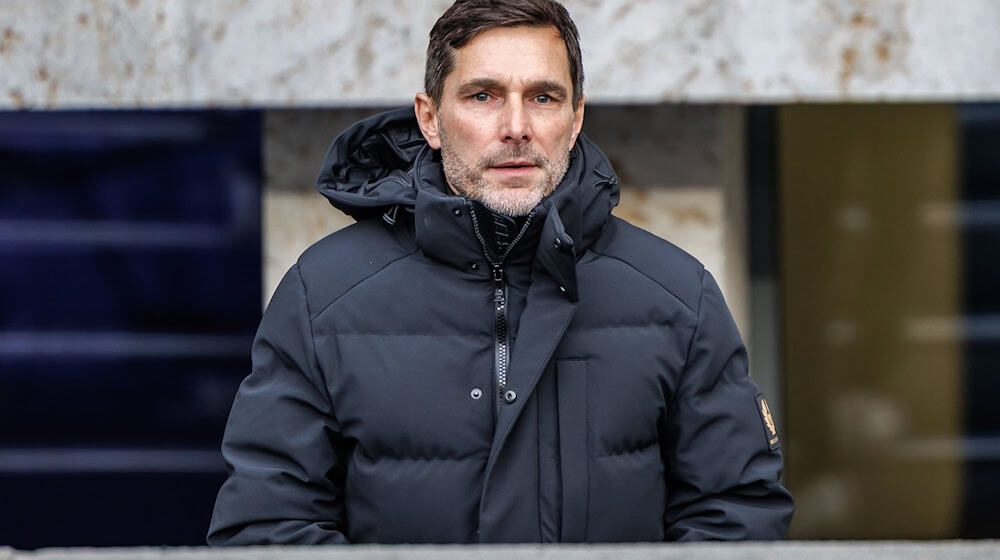 Hertha-Trainer Stefan Leitl sitzt nach seiner Sperre am Sonntag gegen Paderborn wieder auf der Bank / Foto: Andreas Gora/dpa