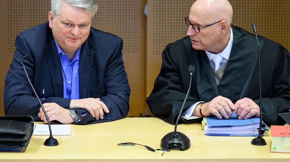 Wilko Möller soll bewusst verbotene Symbole auf einem seiner Wahlplakate verwendet haben. (Archivbild) / Foto: Patrick Pleul/dpa