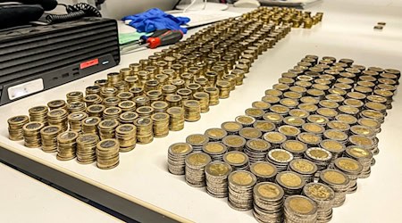Die Polizei Berlin hatte Hunderte Geldmünzen in einem Kinderwagen gefunden. / Foto: Polizei Berlin/dpa