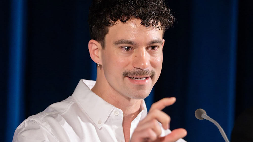 Der Produzent von «Mädchen in Uniform», Florian Kamhuber, schwärmt von Kloster Chorin als Drehort.  / Foto: Soeren Stache/dpa