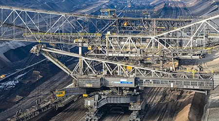 Mit der bevorstehenden Sprengung der Förderbrücke F60 im ehemaligen Tagebau Jänschwalde in der Lausitz verschwindet eine der größten mobilen Technikanlagen der Welt. (Archivbild) / Foto: Patrick Pleul/dpa-Zentralbild/ZB