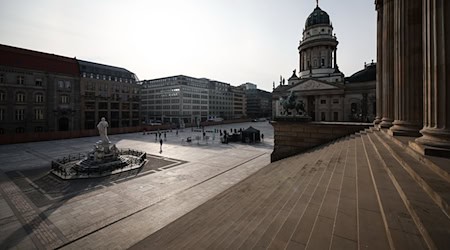 Trauer um Rita Süssmuth: Im Deutschen Dom am Gendarmenmarkt liegt ein Kondolenzbuch aus, in das sich Bürgerinnen und Bürger eintragen können. (Symbolbild)  / Foto: Hannes Albert/dpa