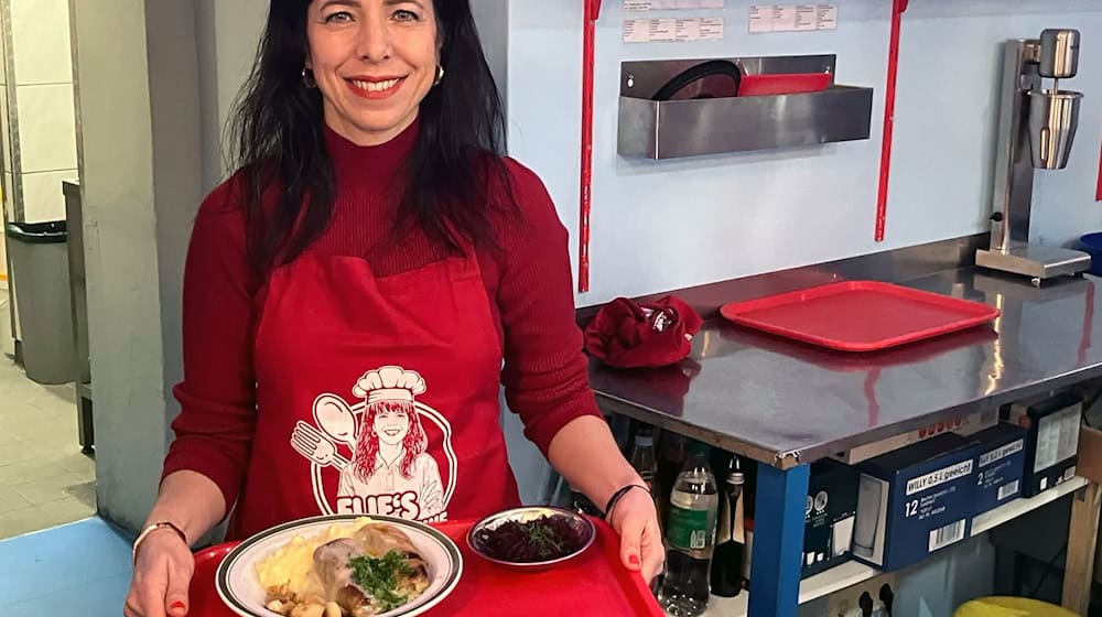 Elif Eralp führt die Linke als Spitzenkandidatin in die Wahl zum Berliner Abgeordnetenhaus am 20. September. / Foto: Stefan Kruse/dpa