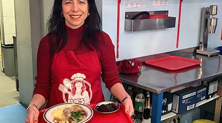 Elif Eralp führt die Linke als Spitzenkandidatin in die Wahl zum Berliner Abgeordnetenhaus am 20. September. / Foto: Stefan Kruse/dpa