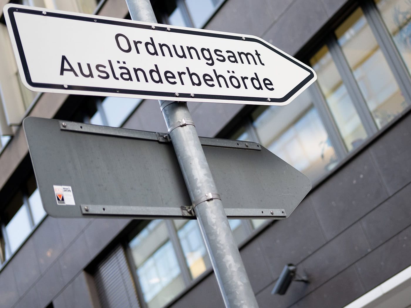 Wie hat sich die Zahl der Ausweisungsverfügungen gegen Ausländer im vergangenen Jahr entwickelt? (Symbolbild) / Foto: Sebastian Gollnow/dpa