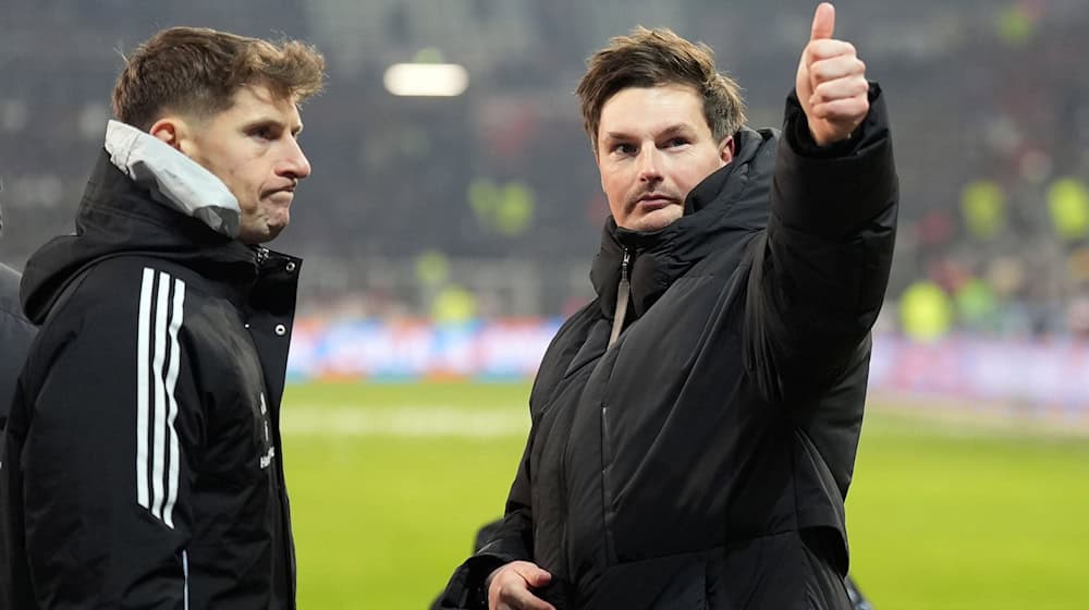 Vertrat seinen erkrankten Chef Merlin Polzin bei der Spieltags-Pressekonferenz: Loic Favé (l). (Archivbild) / Foto: Marcus Brandt/dpa