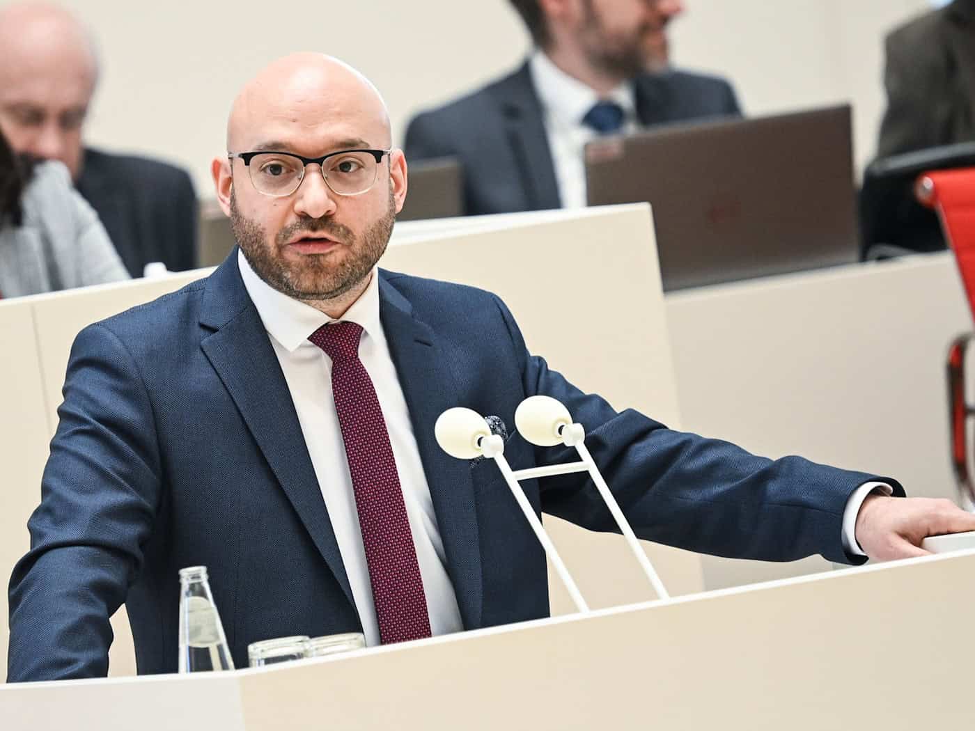 Brandenburgs Innenminister René Wilke (SPD) weist Kritik der AfD gegen die Arbeit des Verfassungsschutzes zurück. / Foto: Britta Pedersen/dpa