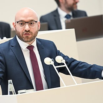 Brandenburgs Innenminister René Wilke (SPD) weist Kritik der AfD gegen die Arbeit des Verfassungsschutzes zurück. / Foto: Britta Pedersen/dpa