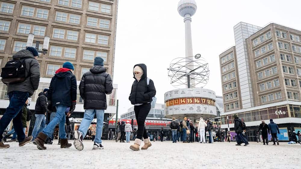 Der Winter hat Berlin immer noch im Griff, an vielen Stellen bleibt es glatt.  / Foto: Fabian Sommer/dpa