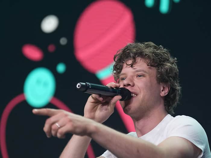 Zartmann konnte den Preis nicht selbst entgegennehmen. Er hatte einen Tour-Auftritt in Bayern. (Archivbild) / Foto: Marcus Brandt/dpa