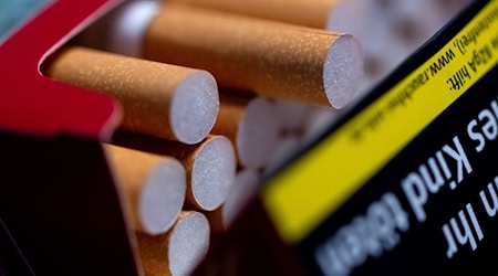 Vier Männer sollen in Cottbus Zigaretten im großen Stil geklaut haben. (Symbolbild) / Foto: Sven Hoppe/dpa