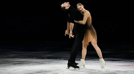 Minerva Hase (r) und Nikita Volodin hoffen auch bei der WM in Prag auf eine Topplatzierung. / Foto: Ashley Landis/AP/dpa