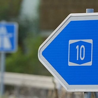 Der Verkehr wird über die Anschlussstelle Storkow umgeleitet. (Symbolbild) / Foto: Soeren Stache/dpa