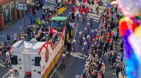 Cottbus verlegt Karneval: 33. "Zug der fröhlichen Leute" mit mehr als 3.000 Teilnehmern
