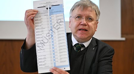 Bei der Wahl zum Abgeordnetenhaus gibt es diesmal einen Stimmzettel.   / Foto: Elisa Schu/dpa