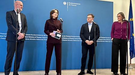 Wie kann die Autoindustrie in Ostdeutschland gestärkt werden? Um diese Frage ging es beim Branchendialog in Berlin. / Foto: Martina Herzog/dpa