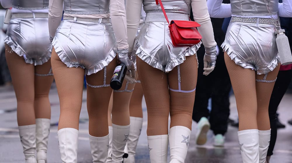 Der «Zug der fröhlichen Leute» fand am Sonntag statt. / Foto: Patrick Pleul/dpa