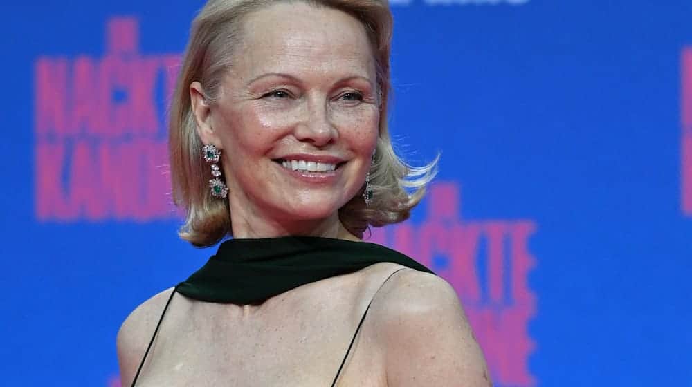 Pamela Anderson spielt im Film «Rosebush Pruning» mit, der im Wettbewerb läuft. (Archivbild) / Foto: Jens Kalaene/dpa