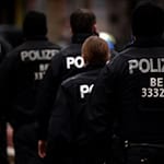 Eine Einheit der Polizei geht gegen Bandenkriminalität vor. (Symbolfoto) / Foto: Lilli Förter/dpa