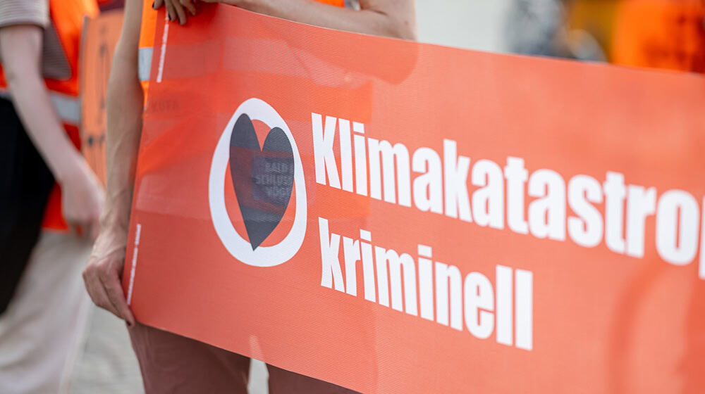 Ein Gericht soll nun entscheiden, ob es sich bei der Letzten Generation um eine kriminelle Vereinigung handelt. (Archivbild) / Foto: Fabian Sommer/dpa