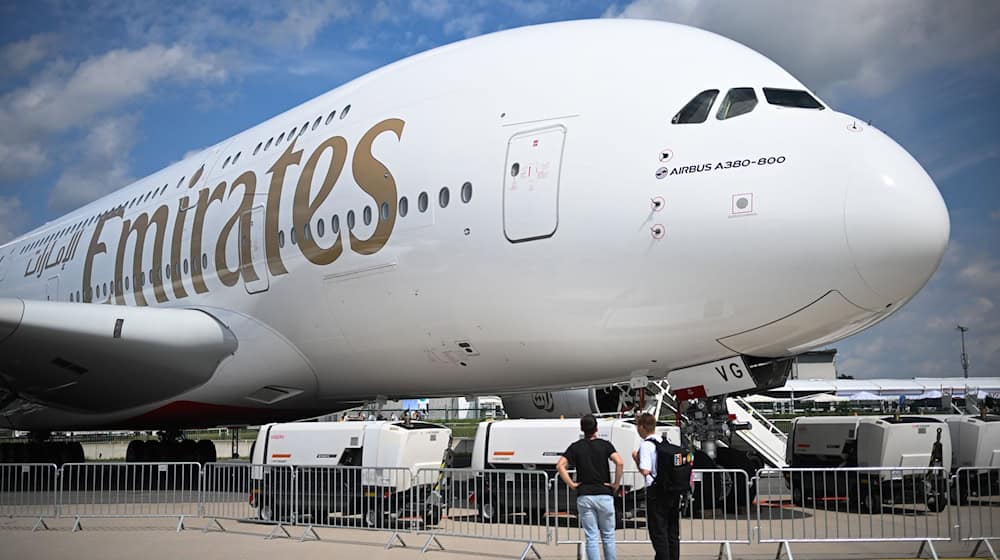 Die Fluggesellschaft Emirates würde gerne nach Berlin fliegen, will dafür aber keinen ihrer bisherigen deutschen Ziele aufgeben. (Archivbild) / Foto: Sebastian Christoph Gollnow/dpa