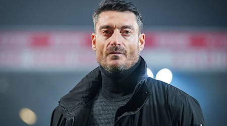 War mit seinem Debüt als Eintracht-Trainer nicht unzufrieden: Albert Riera. / Foto: Soeren Stache/dpa