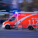 Meningokokken sind Bakterien, die durch Tröpfchen etwa beim Husten oder Niesen auf andere Menschen übertragen werden (Symbolbild). / Foto: Monika Skolimowska/dpa