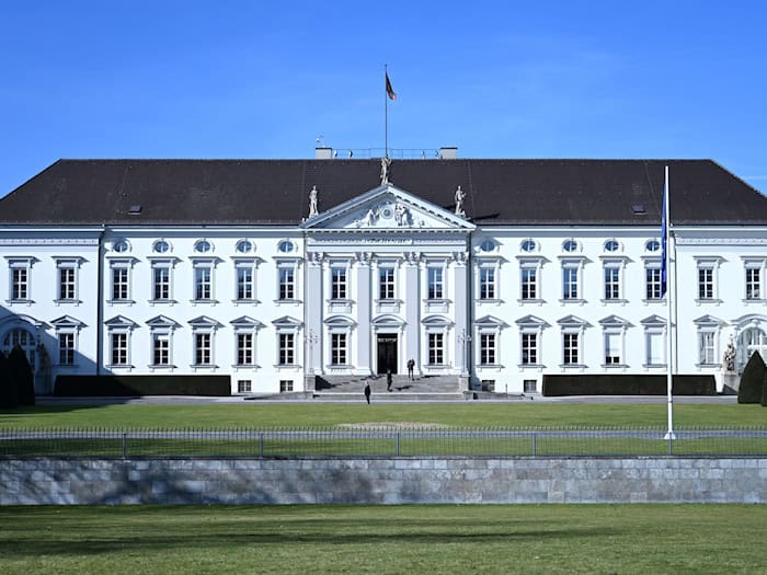 Die Sanierung des Berliner Amtssitzes des Bundespräsidenten soll dreistelligen Millionenbetrag kosten.  / Foto: Elisa Schu/dpa