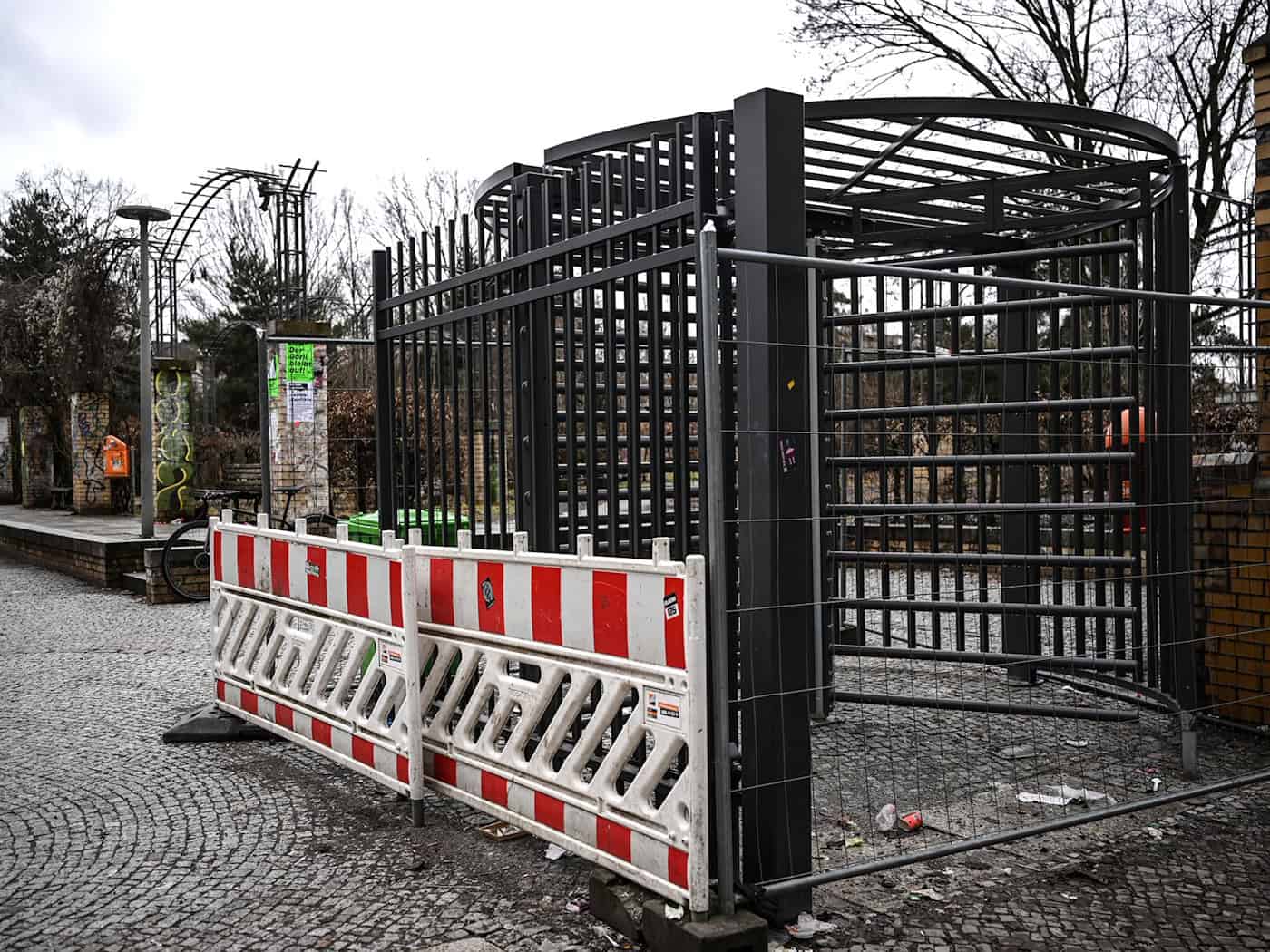 Der Polizeiliche Staatsschutz hat die Ermittlungen übernommen. (Archivbild) / Foto: Britta Pedersen/dpa