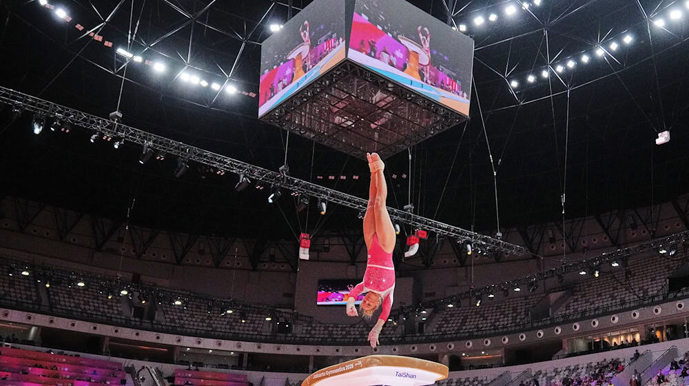 Karina Schönmaier belegte beim Weltcup in Cottbus den zweiten Platz. (Archivbild) / Foto: Dita Alangkara/AP/dpa