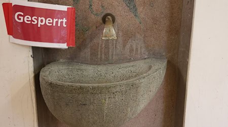 Der Hausmeister entdeckte den Schaden und verhinderte Schlimmeres. / Foto: Dennis Plath/Bezirksamt Reinickendorf/dpa