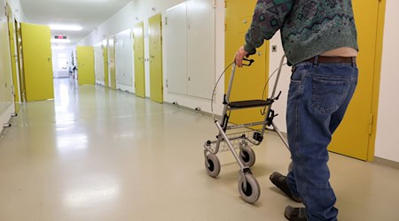 In Brandenburgs Gefängnissen sitzen auch Menschen, die älter als 60 Jahre alt sind. (Symbolbild) / Foto: Jan Woitas/dpa-Zentralbild/dpa