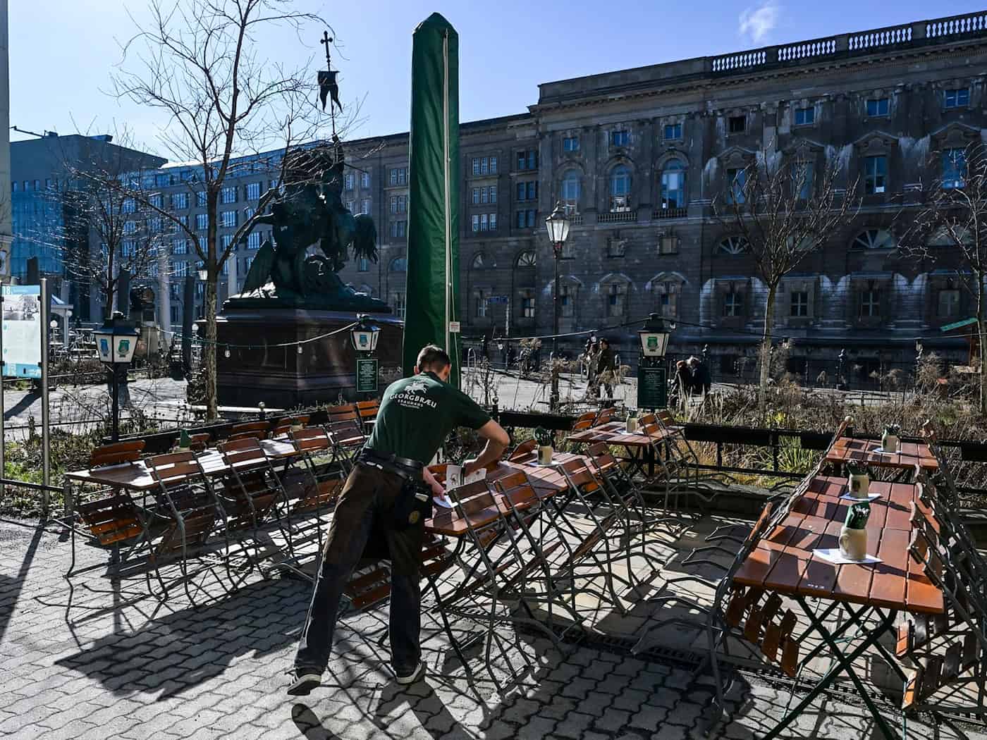 Mit dem Wochenende sinken die Temperaturen wieder etwas. Am Samstag erwartet der DWD bis zu 16 Grad und am Sonntag bis zu 13 Grad. (Foto aktuell vom 26.02.) / Foto: Jens Kalaene/dpa