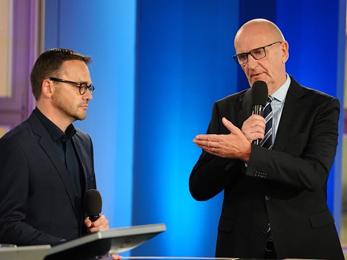 Brandenburgs Ministerpräsident Dietmar Woidke (SPD) und CDU-Landeschef Jan Redmann stellen den Koalitionsvertrag später als geplant vor. (Archivbild) / Foto: Kay Nietfeld/dpa