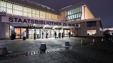 Staatsbibliothek Berlin bewahrt Zettelkataloge vorerst für Forschung
